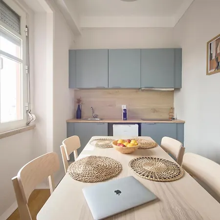 Premium Steps From Avenida Da Liberdade Лісабон